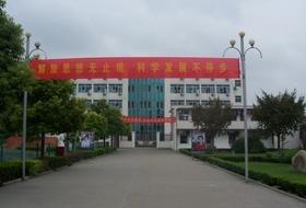 高邮三垛中学吃瓜,校园生活趣味瞬间