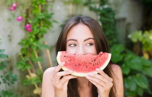 吃瓜导致咽炎,警惕夏日清凉陷阱