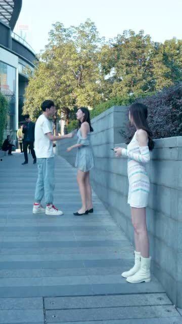 情侣吃瓜吵架视频,甜蜜瞬间变尴尬现场