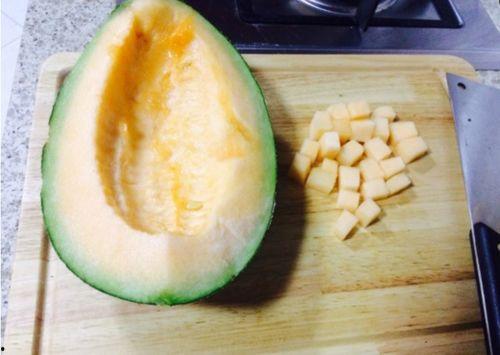 吃哈密瓜不掉色,尽享美味，肌肤依旧白皙