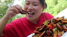 胖妹和帅哥吃瓜,胖妹与帅哥的甜蜜瓜界邂逅