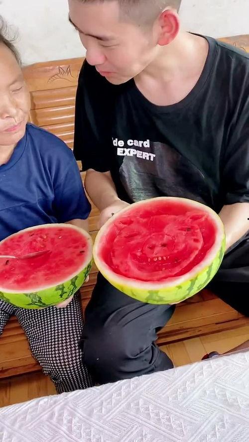 吃自己家的瓜,揭秘家庭美食的甜蜜秘密