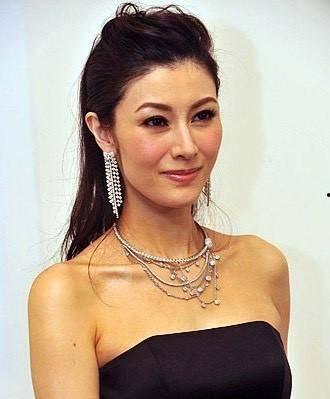 李嘉欣现场吃瓜事件,意外瞬间引发网络热议