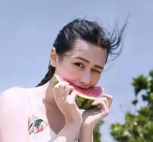 头像女吃瓜女孩,女吃瓜女孩的欢乐时光